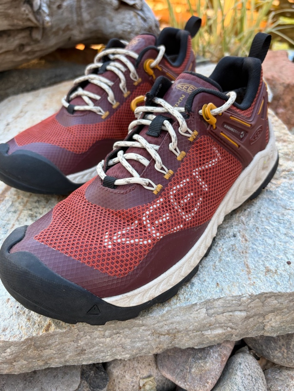 KEEN NXIS EVO Low Women’s Hiking Trail Shoes Red Burgundy Size 8.5 Waterproof